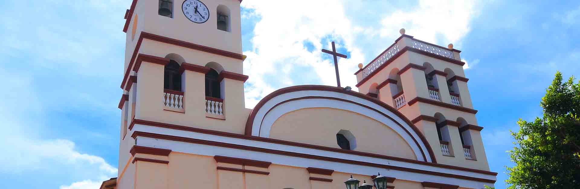 Vista-de-iglesia-católica-CubaTravel